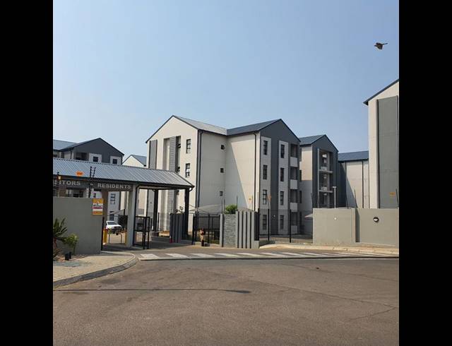 2 BEDROOM TOWNHOUSE FOR SALE IN MIDRIDGE PARK